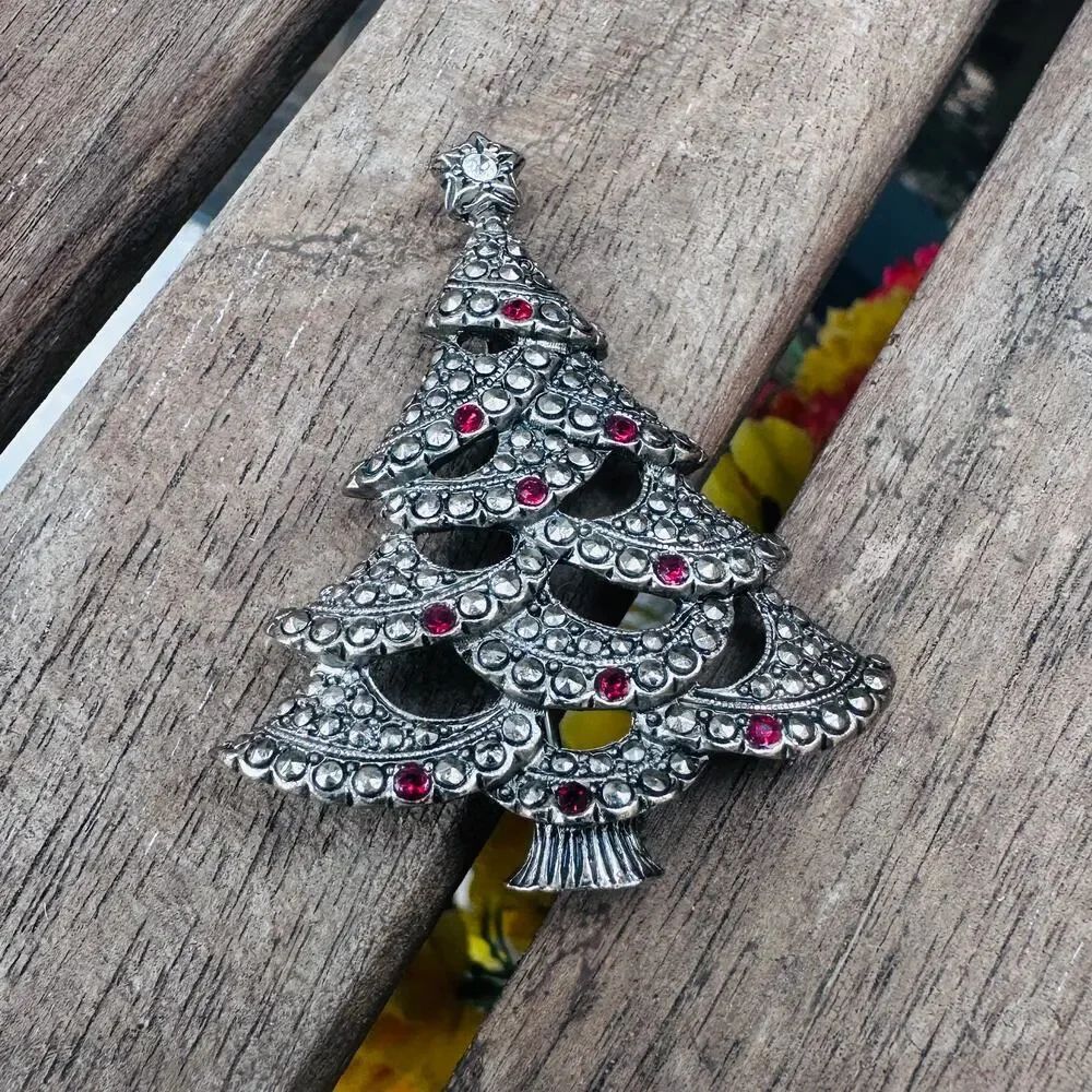 Vintage Avon Christmas Tree Brooch
